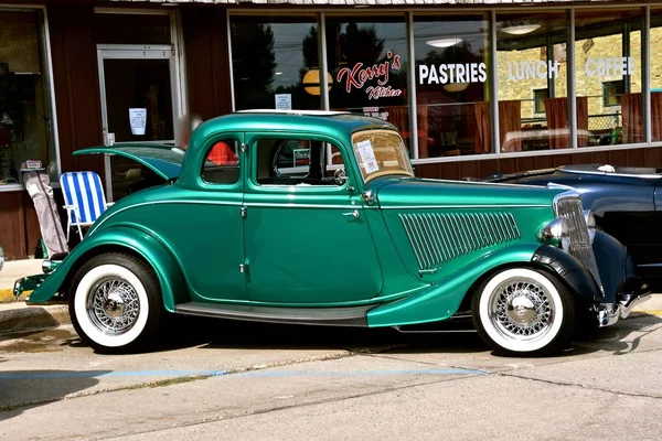 Zweitüriges Ford Coupé von 1934 restauriert — Stockfoto