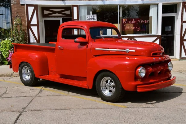 1952 restaurierter Ford f-1 Pickup — Stockfoto