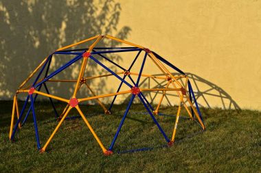 Yaptığın orman jimnastiği gölgesi