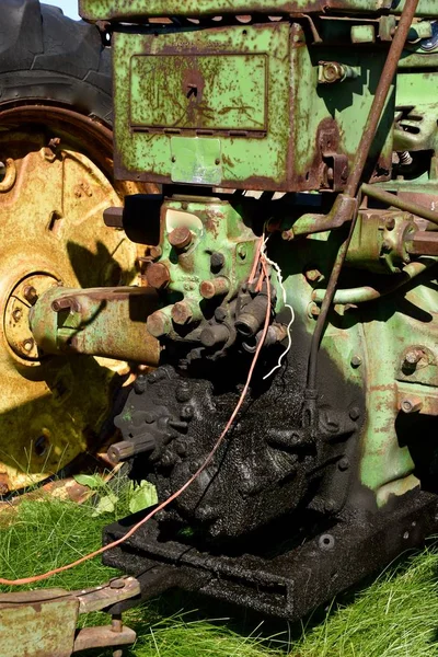 Transmission and rear end oil leaks on a tractor — Stock Photo, Image