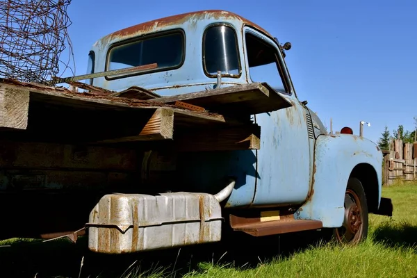 Tanque de gás de uma pickup ligado ao chassi — Fotografia de Stock