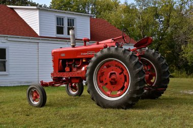 400 Farmall traktör geri