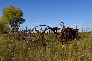 Eski döküm komisyon ve traktör