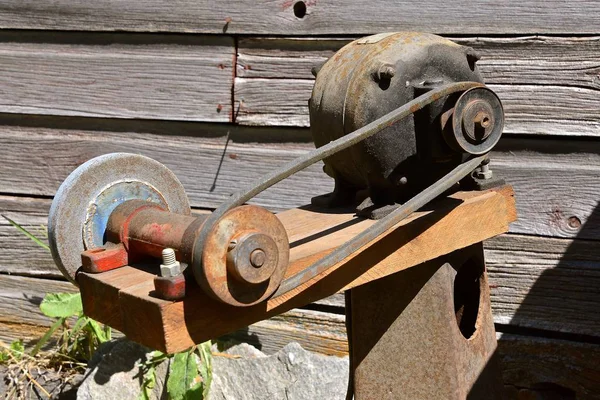 Παλιό σπιτικό συσκευή τροχό λείανσης — Φωτογραφία Αρχείου