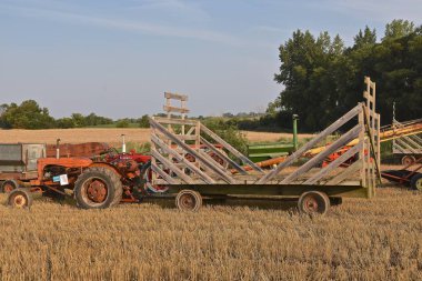 Rollag, Minnesota, Eylül 2. 2017: çeşitli traktör modelleri ve Tarım makineleri fuarında yıllık Wcstr çiftliği Rollag gösterileri her İşçi Bayramı hafta sonu düzenlenen nerede 1000'ın katılmak için hazır