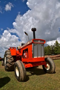 Rollag, Minnesota, Eylül 2. 2017: bir güzel restore edilmiş D-10 Allis Chalmers traktör Rollag gösterisinde çiftlik nerede 1000 katılmak her İşçi Bayramı hafta sonu düzenlenen yıllık Wcstr görüntülenir.