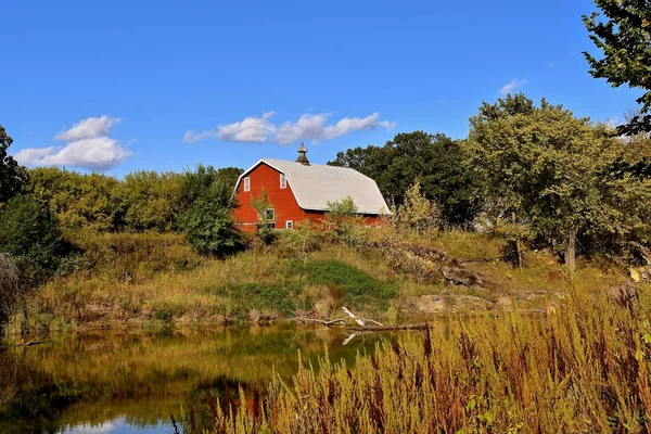 Beautiful Colorful Autumn Scene Old Red Barn River — Stock Photo, Image