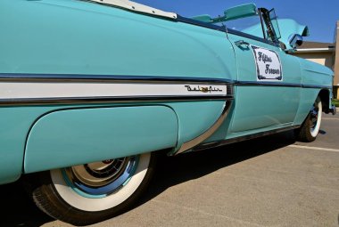 West Fargo, Kuzey Dakota, 20 Temmuz 2017: West Fargo Cruise gece her 3 Perşembe gecesi yaz ay ve özellikleri klasik arabalar bu yan profili 1954 Belair Chevrolet Convertible gibi oluşur.