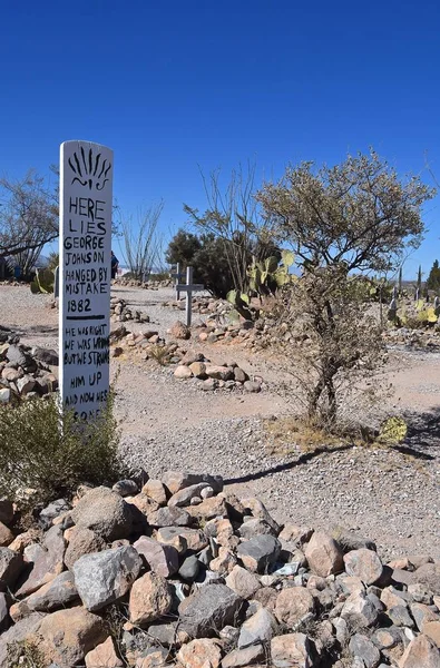 ジョージ ジョンソンの墓標がシンボルハウス一度墓地 墓碑のアリゾナ州 1879 年に設立された歴史的な西部都市にある墓碑 アリゾナ 2018 — ストック写真