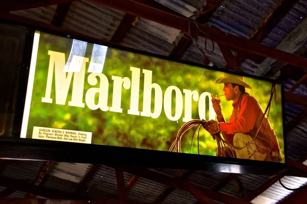 Jerome Αριζόνα Ιανουαρίου 1018 Marlboro Man Billboard Φως Επινοήθηκε Από — Φωτογραφία Αρχείου
