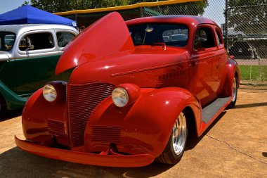 Yankton, Güney Dakota, 19 Ağustos 2017: kırmızı 1939 Chevy Riverboat gün Yankton, SD, her yıl Ağustos ayının 3 her hafta sonu düzenlenen araba gösterisinde görüntülenir güzel restore klasik.