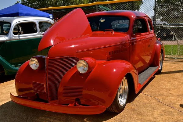 Yankton, Güney Dakota, 19 Ağustos 2017: kırmızı 1939 Chevy Riverboat gün Yankton, SD, her yıl Ağustos ayının 3 her hafta sonu düzenlenen araba gösterisinde görüntülenir güzel restore klasik.