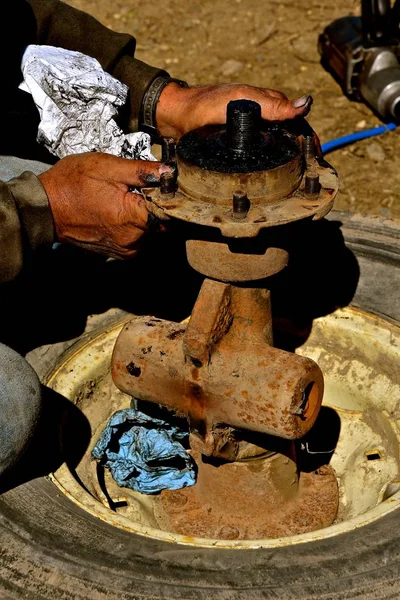 Fingers Filled Grease Clean Ball Bearing Wheel Axle Connection — Stock Photo, Image