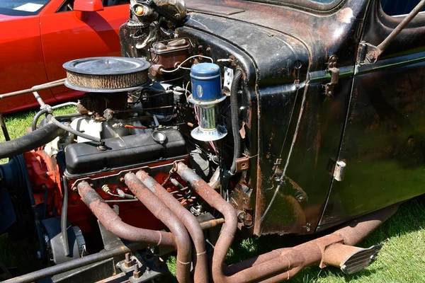 Sehen Ist Eine Straßenstange Die Motor Krümmer Und Auspuffanlage Freilegt — Stockfoto