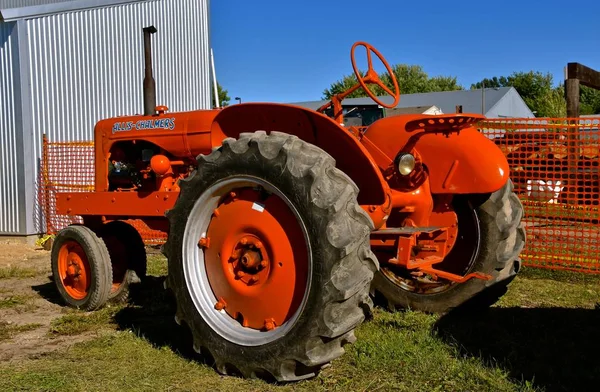 Dalton Minnesota Sept 2017 Restored Allis Chalmers Orange Tractor Displayed — Stock Photo, Image