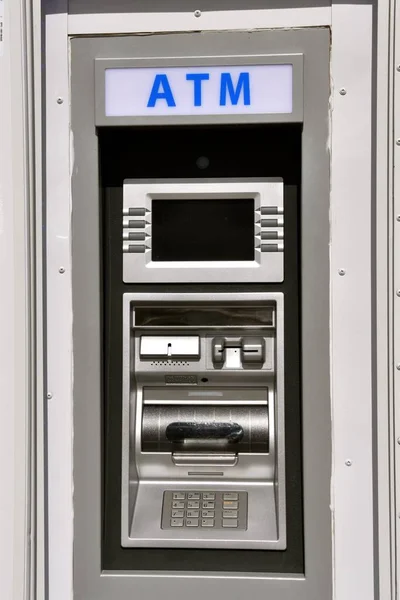 Una Máquina Terminal Automatizada Donde Los Clientes Pueden Recuperar Dinero — Foto de Stock