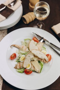 Salatası Kavrulmuş Tavuk ve ekmek