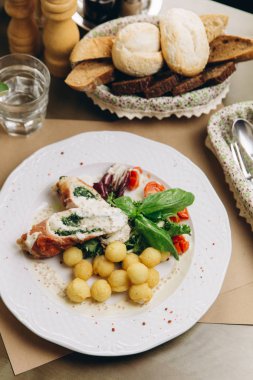 jambon ve krem sos ile