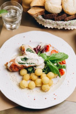 jambon ve krem sos ile