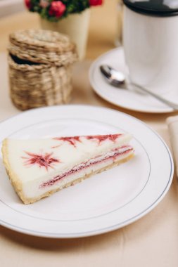 Çilek soslu cheesecake