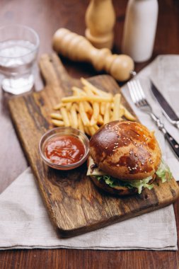 Marul ve Peynirli hamburger