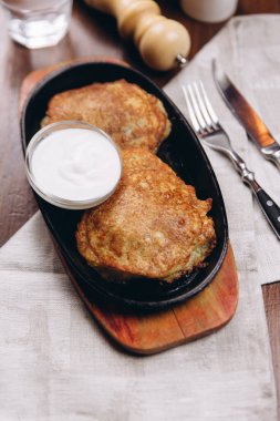 ekşi krema ile kızarmış patates