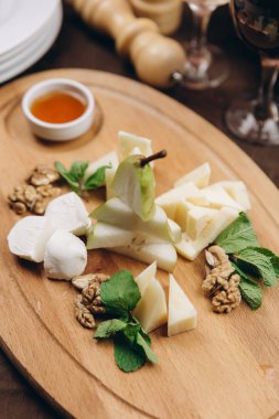 Mozzarella ve Parmesan armut ve ceviz ile