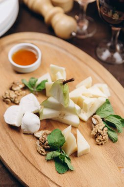 Mozzarella ve Parmesan armut ve ceviz ile