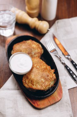 ekşi krema ile kızarmış patates