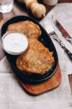 ekşi krema ile kızarmış patates