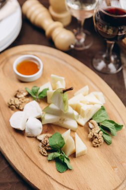 Mozzarella ve Parmesan armut ve ceviz ile