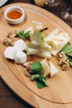 Mozzarella ve Parmesan armut ve ceviz ile