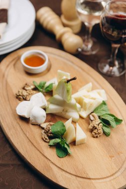 Mozzarella ve Parmesan armut ve ceviz ile