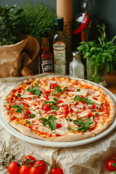 pastırma ve domates pizza