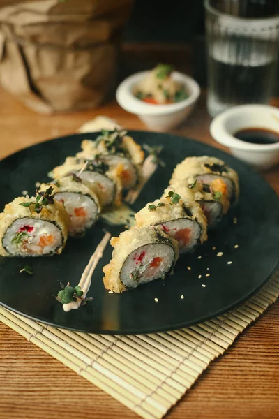 Fried maki sushi somon ile rulo