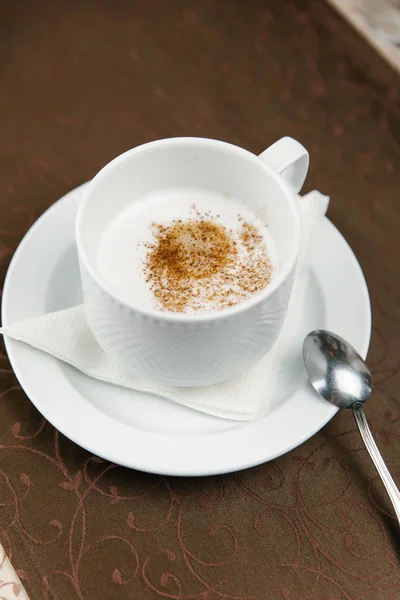Café cappuccino com cinamon — Fotografia de Stock
