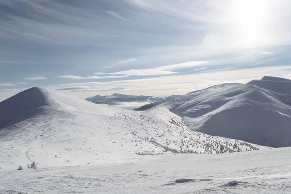 Nevadas montañas alpinas — Foto de Stock