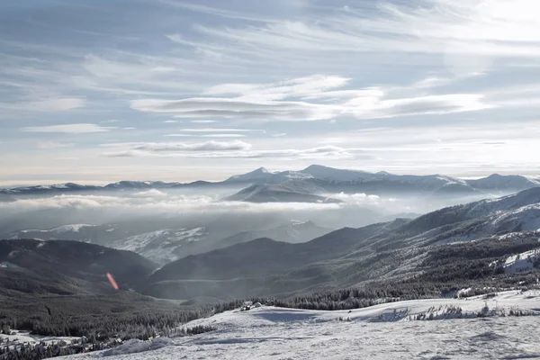 Nevadas montañas alpinas — Foto de Stock