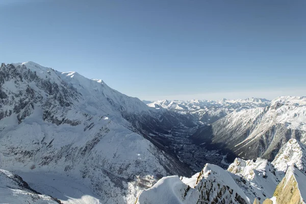 Sníh vrcholky alpských hor — Stock fotografie