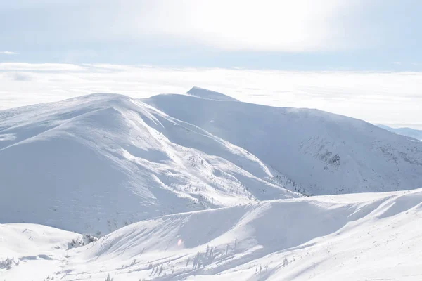 Nevadas montañas alpinas — Foto de Stock