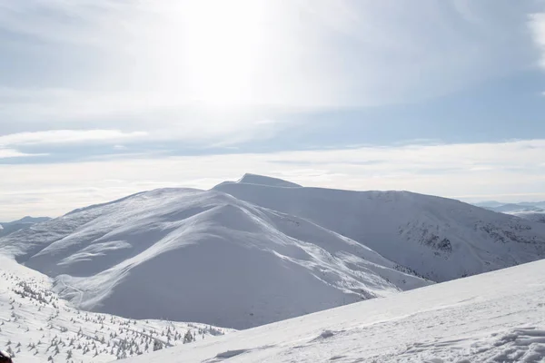 Nevadas montañas alpinas —  Fotos de Stock