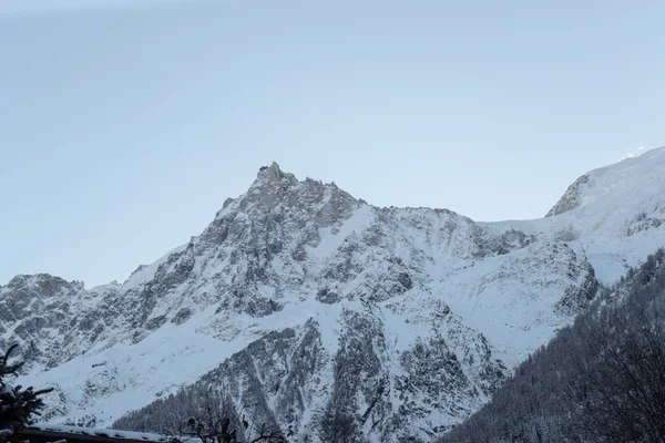 Sníh vrcholky alpských hor — Stock fotografie