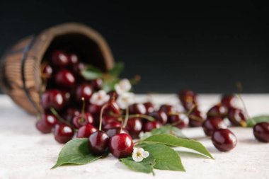 Ahşap Demet taze kırmızı kiraz