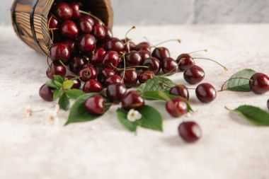 Ahşap Demet taze kırmızı kiraz