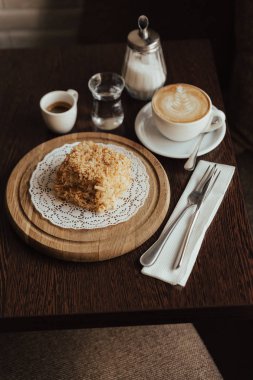 Milföy pasta ve espresso ve cappuccino kupaları 