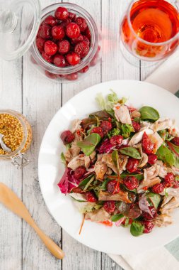 Tavuk, domates ve ıspanak salatası