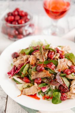 Tavuk, domates ve ıspanak salatası