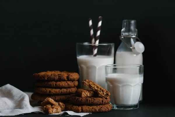 Galletas de leche y avena —  Fotos de Stock