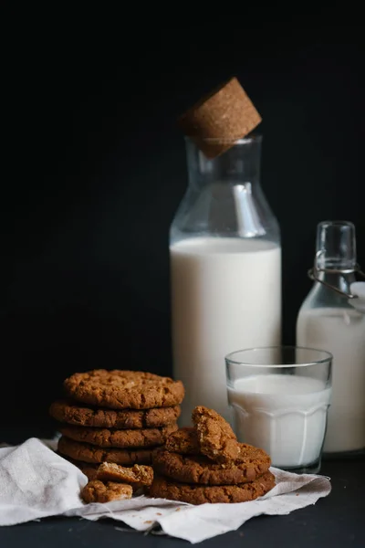 Galletas de leche y avena —  Fotos de Stock
