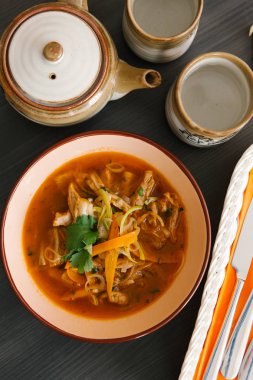 Deniz ürünleri ve et ile çorbası